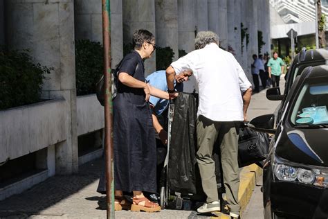 Discretos Sandra Annenberg E Ernesto Paglia Desembarcam No Rio Fotos