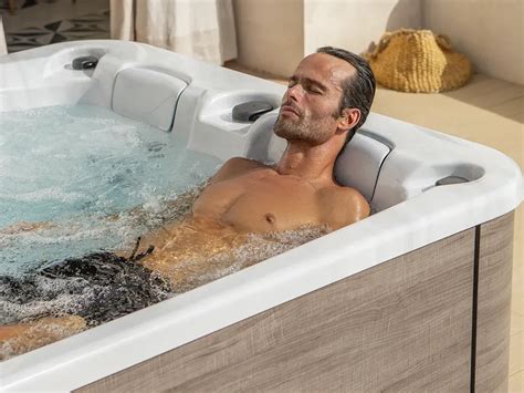 Hot Tub Extended Place Exclusive And Compact Aquavia Spa