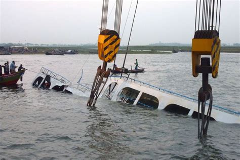 Naufrage D Un Ferry Au Bangladesh Le Bilan Atteint Morts