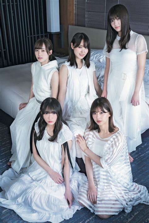 欅坂46菅井友香＆渡辺梨加＆渡邉理佐＆田村保乃＆松田里奈、白い衣装の5人カットを公開 E Talentbank Coltd