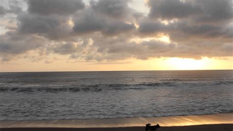 Pantai Batubelig Di Sebuah Senja YouTube