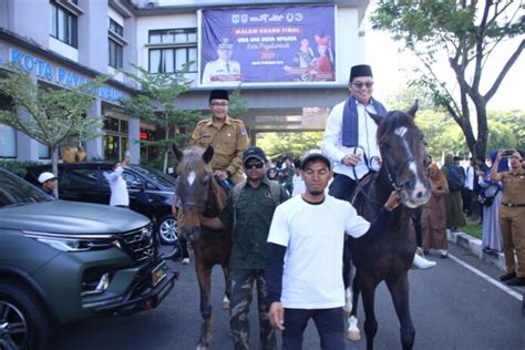 Semarak Hari Santri Nasional Ratusan Santri Ikuti Pawai Alegoris