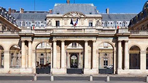 Le Conseil D Tat Valide Le Refus De L Glise Deffacer Un Nom Du