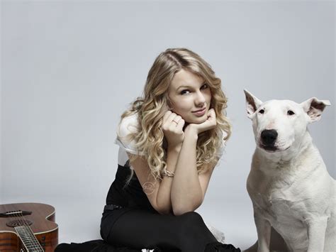 taylor swift with dog and her guitar - msyugioh123 Photo (39188357 ...