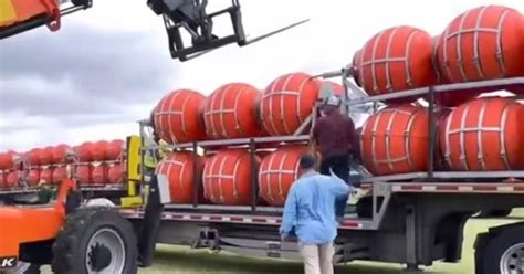 Texas installs border buoys on Rio Grande