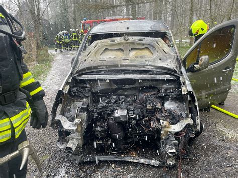 FEU PKW Brand Im Carport Freiwillige Feuerwehr Nordhastedt