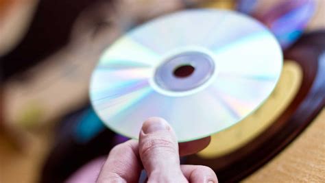 How to Clean CDs, DVDs and Blu-ray Discs | CleanerWiki