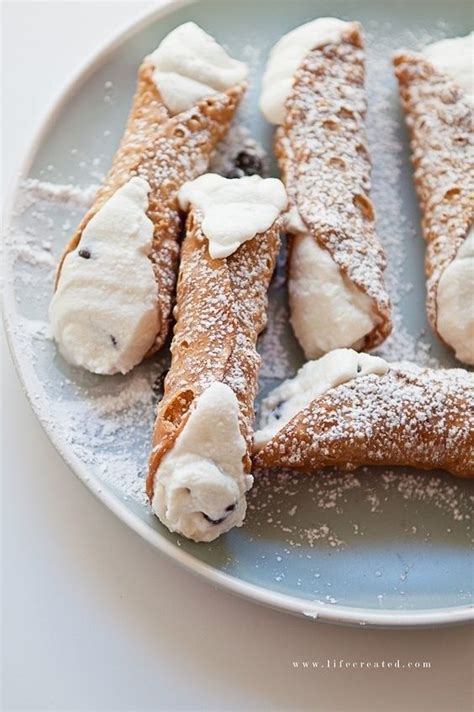 Cannoli Italian Pastries You Need To Try Before You Die 13 Desserts Italian Desserts