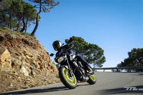 Yamaha MT 07 2018 prueba La reina de las naked medias más atrevida y