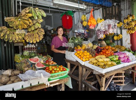 Philippines Fruit Market Hi Res Stock Photography And Images Alamy