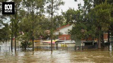 Nsw Residents Evacuate With Over 100 Rescues In A Single Day In Flooded Country Town Abc News