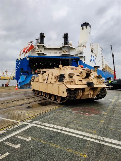 Us Army Arrives In Germany An M Recovery Vehicle Disemba Flickr