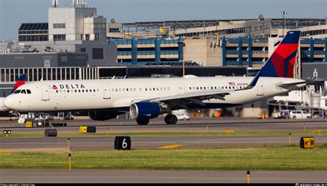 N Dn Delta Air Lines Airbus A Wl Photo By Charlie Tripp Id