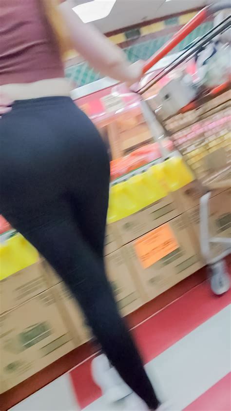 Big Butt Latina Milf Spandex Leggings Yoga Pants Forum