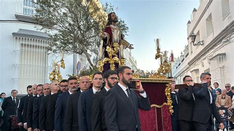 Cientos De Personas Acompa An Al V A Crucis Del Consejo De Hermandades