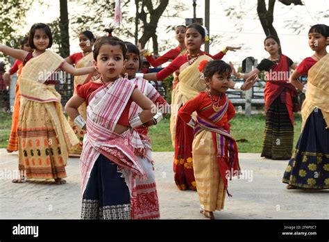 Bihu Folk Dance Assam India Hi Res Stock Photography And Images Alamy