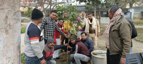 नव वर्ष पर प्रभारी चिकित्सा पदाधिकारी ने पौधारोपण कर पर्यावरण सुरक्षा