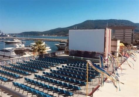 Sulla Terrazza Del Porto Mirabello Torna L Arena Estiva Del Cinema Nuovo