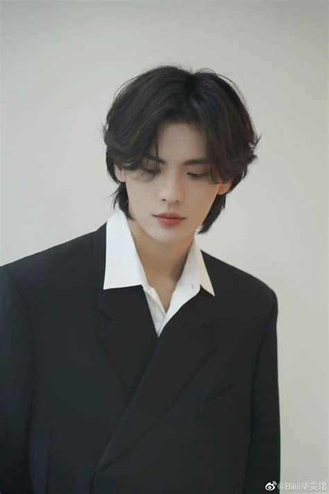 bi wenjun | Asian haircut, Asian men long hair, Long hair styles men