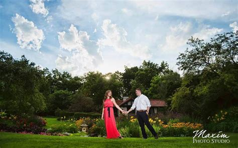 Smith Gardens Beavercreek Ohio Engagement Photos