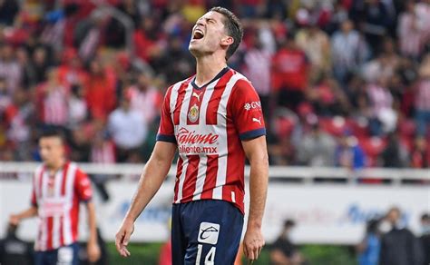 La inesperada reacción de Santiago Ormeño con fan de Chivas que no se