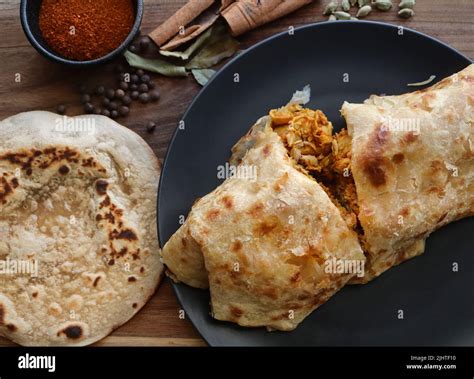 Chicken Pudro Roti Oder Salomie Traditionelles Essen Eine Salomie Roti Gefüllt Mit Einem Mit