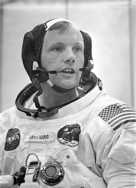 Space in Images - 2009 - 06 - Neil Armstrong