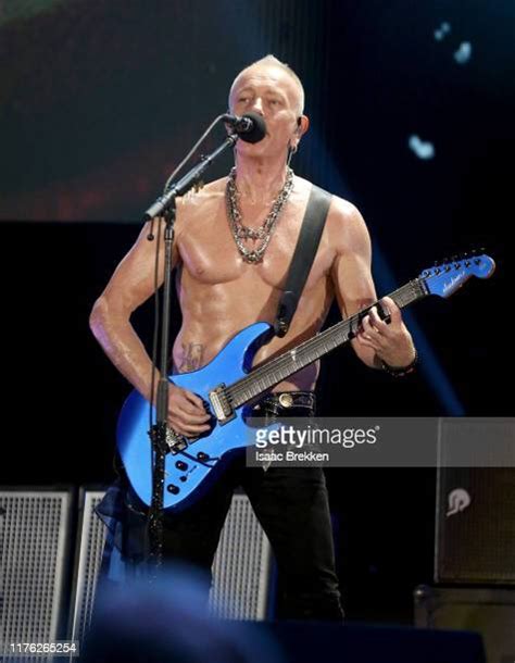 Def Leppard Phil Collen 2 Photos and Premium High Res Pictures - Getty ...