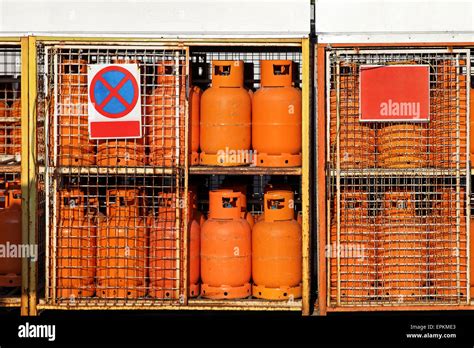 Lpg Cylinders Hi Res Stock Photography And Images Alamy