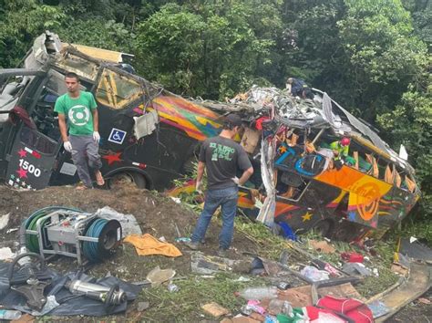 Tragédia Acidente ônibus deixa 12 mortos e nove feridos na BR 376