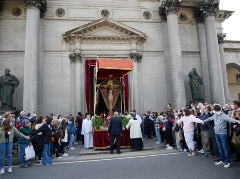 La Processione Del Venerd Santo Torna Per Le Vie Di Como Dopo Due Anni