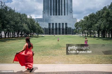 Houston Waterwall Photos and Premium High Res Pictures - Getty Images