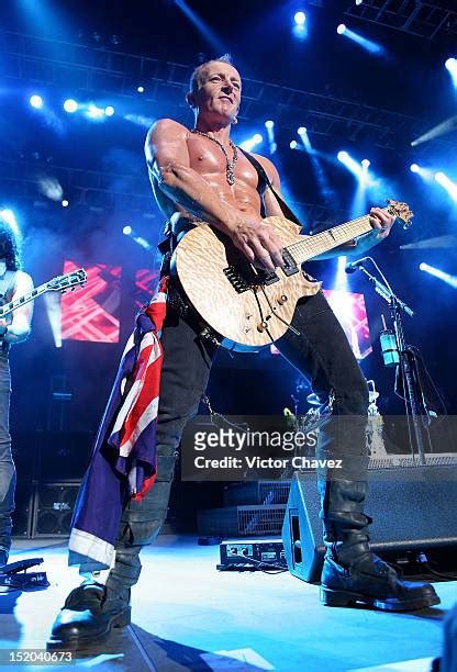 Def Leppard Phil Collen 8 Photos and Premium High Res Pictures - Getty ...