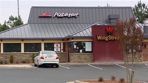 Pizza Hut Hiring Workers Amid Coronavirus Pandemic Youtube