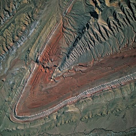 Mapping the Origin of a Plunging Anticline