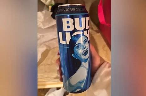 La Vicepresidenta De Marketing De La Cerveza Bud Light Deja Su Cargo