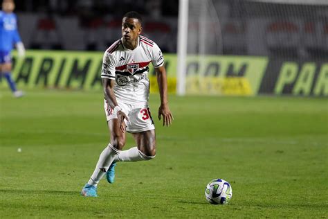 Caio Paulista permanecerá no São Paulo Atleta fala sobre futuro