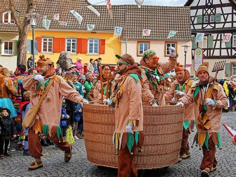 Fotos So Wars Bei Den Fasnetsumz Gen Am Sonntag Am Kaiserstuhl