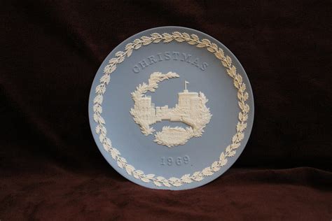 1969 Vintage Wedgewood Windsor Castle Christmas Plate Etsy