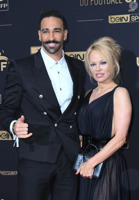 Photo Adil Rami Et Sa Compagne Pamela Anderson Au Photocall De La