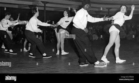 Jive Dancing 1950s Hi Res Stock Photography And Images Alamy