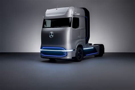 Mercedes Benz Genh2 Truck Signals 2025 Fuel Cell Long Hauler With 1000