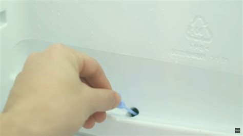Como Limpar O Dreno Da Geladeira - Como desentupir o dreno da geladeira? Faça aparelho voltar a gelar bem