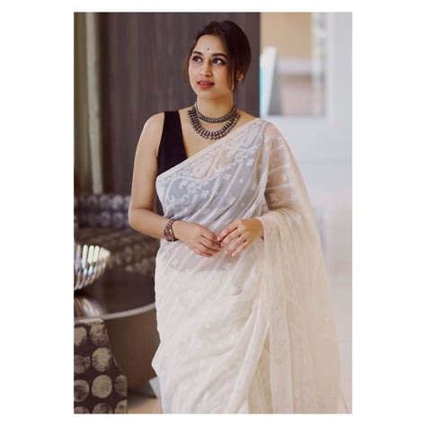 She Shows How To Put Together A Perfect Saree Look