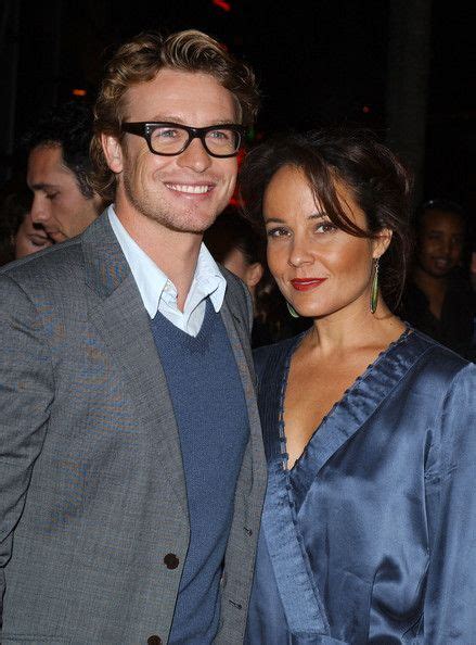 Simon S Wife Is Gorgeous Simon Baker Celebrity Couples Actors