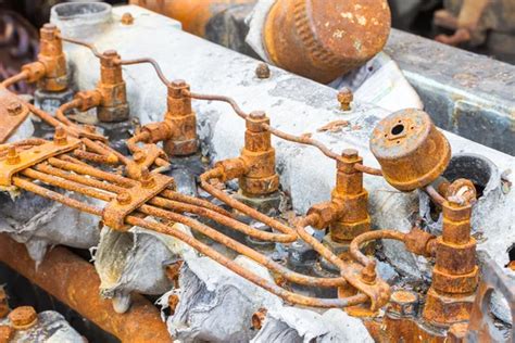 Old Fuel Injection Pump Of 6 Cylinder Diesel Engine — Stock Photo