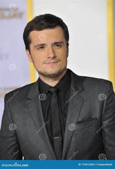 josh hutcherson signing autographs