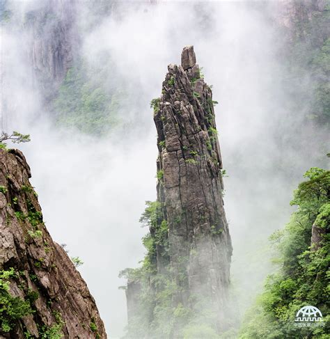 安徽：雨后黄山云雾缥缈似仙境