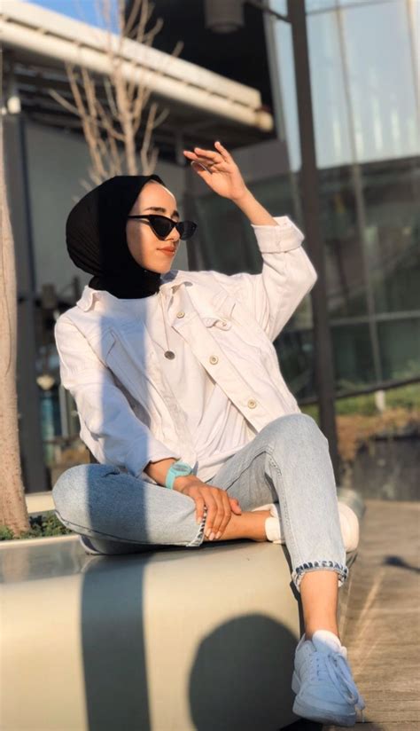 Rawoosha adlı kullanıcının Hijabi outfits panosundaki Pin Mütevazı