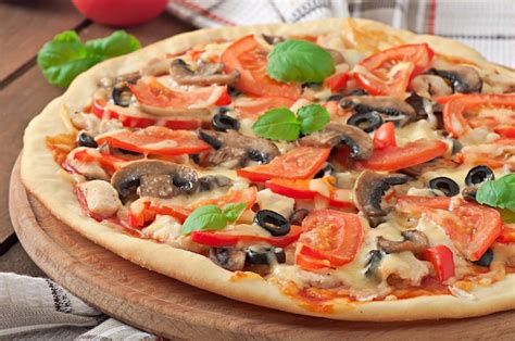 Premium Photo Appetizing Pizza With Chicken Tomatoes Peppers And